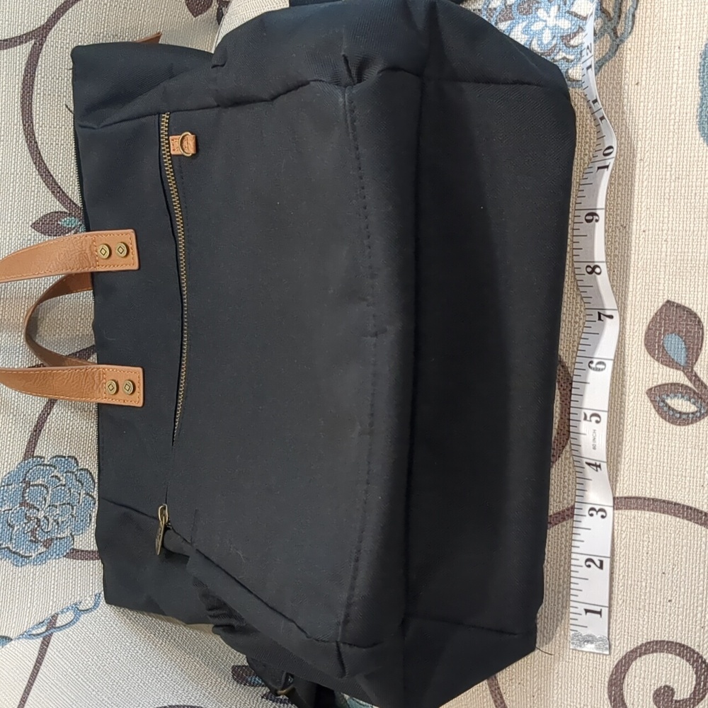 🐿️🐿️Thirty-one Black Backpack With Brown Leather Accents - Picture 2 of 6